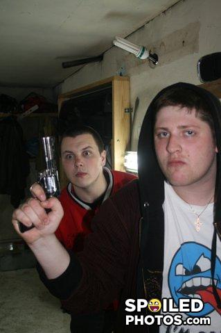 Pavlun_and_gun