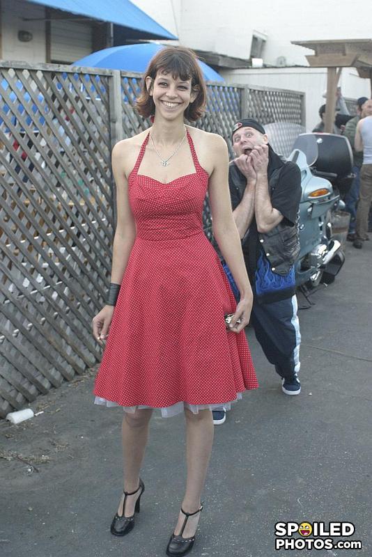 Nicole-red-moike1
