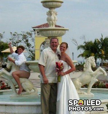 Photobomber-wedding